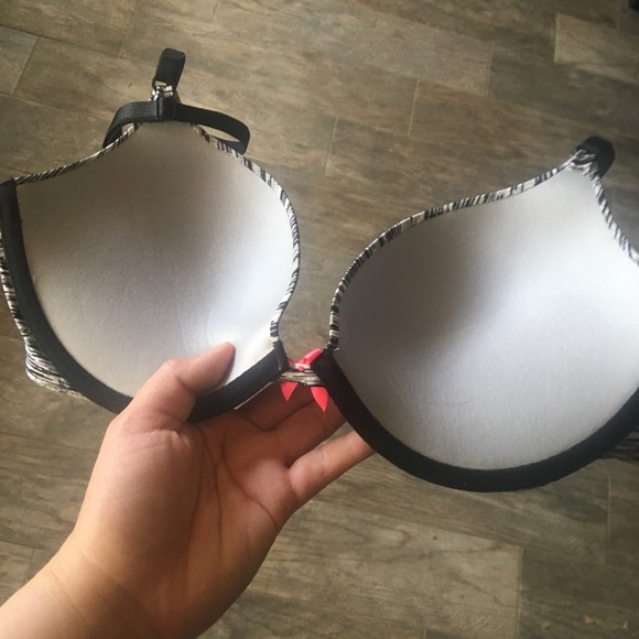NWOT Victoria’s Secret Pink & Grey Push Up Bra Set - Picture 5 of 7